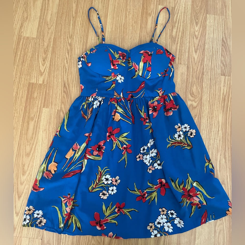 NWT- NEW LOOK strapless floral dress. Sz. 10